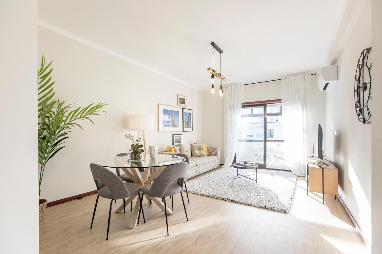 2Br Flat In Bonfim W/ Ac & Balcony By Lovelystay Porto Exteriér fotografie