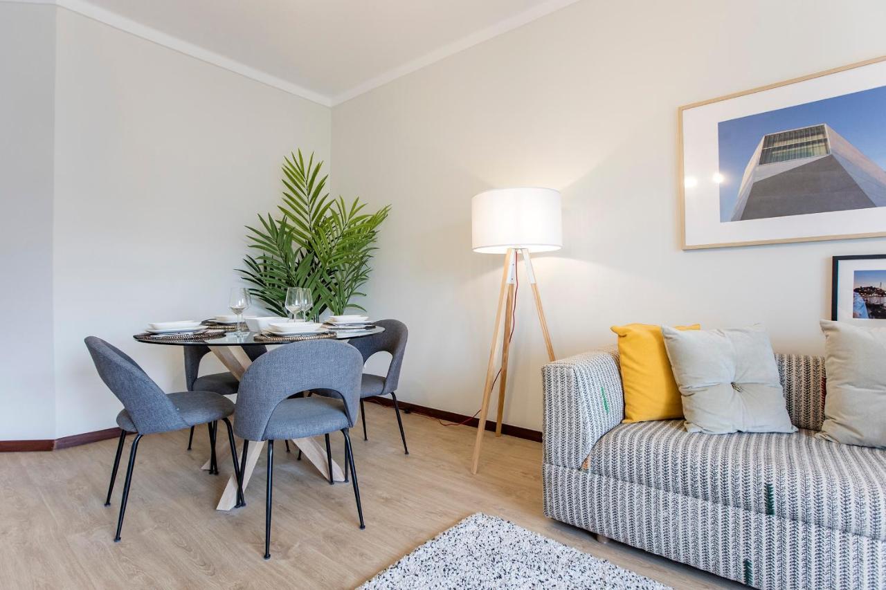 2Br Flat In Bonfim W/ Ac & Balcony By Lovelystay Porto Exteriér fotografie